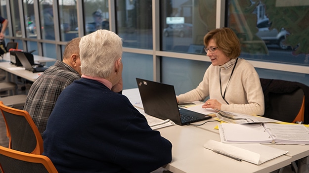 elderly-couple-getting-their-taxes-filed